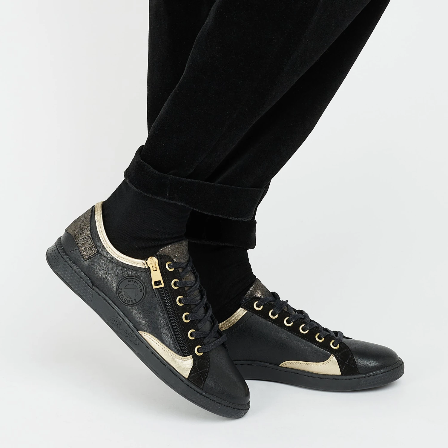 Pataugas JESTER/MIX F4H NOIR/DORÉ – Image 2